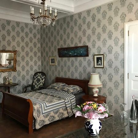 Chez Les Artistes Hotell Servian Eksteriør bilde