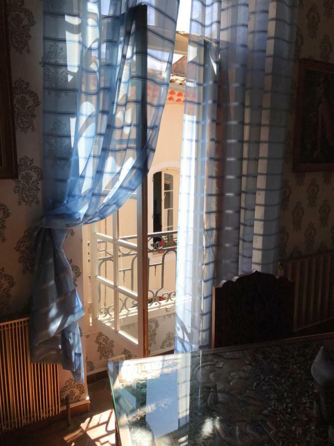 Chez Les Artistes Hotell Servian Eksteriør bilde