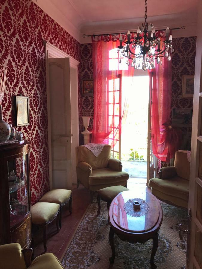 Chez Les Artistes Hotell Servian Eksteriør bilde