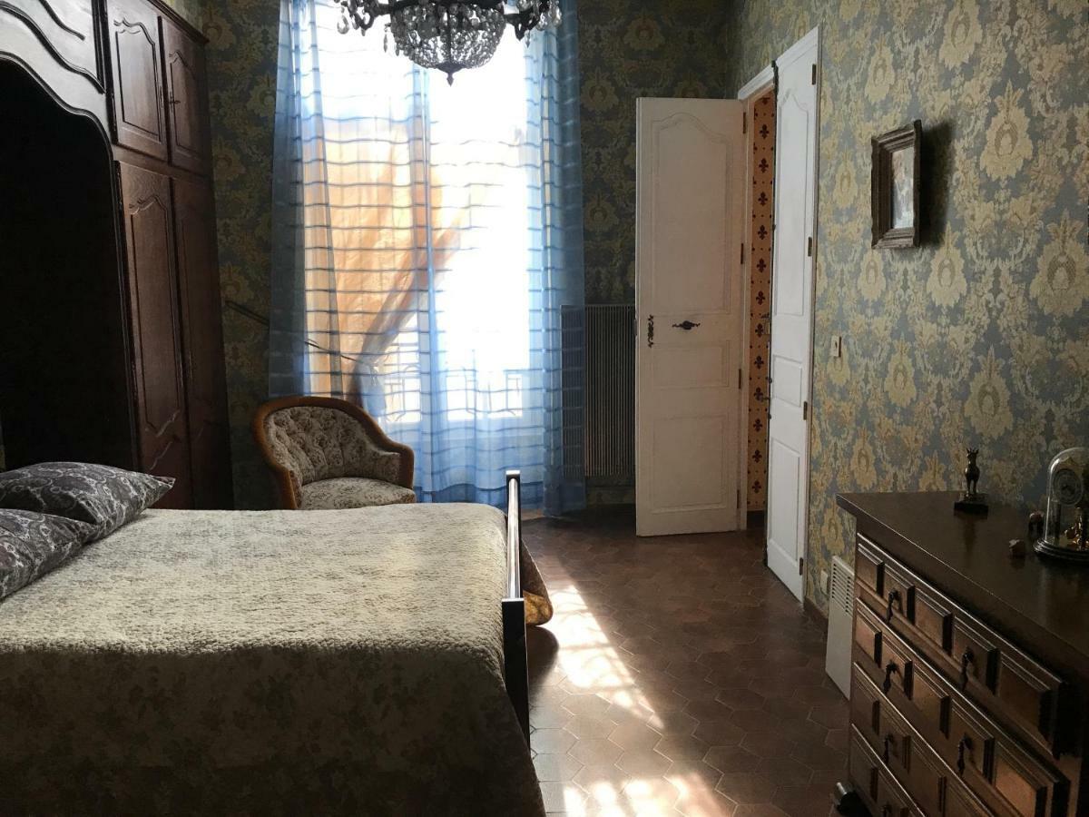 Chez Les Artistes Hotell Servian Eksteriør bilde